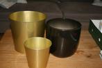 Twee goudkleurige planten potten + zwarte plantenpot., Tuin en Terras, Rond, Binnen, Ophalen of Verzenden, Zo goed als nieuw