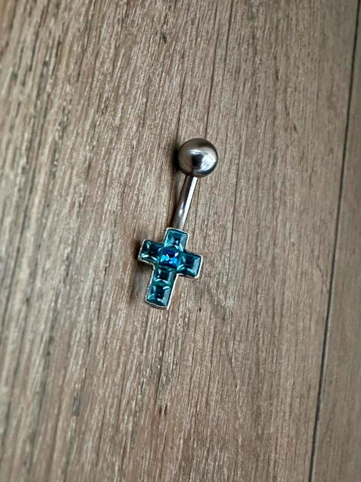 2x navelpiercing met kruis lichtblauw zirkonia en spiraal, Sieraden, Tassen en Uiterlijk, Piercings, Zo goed als nieuw, Navelpiercing