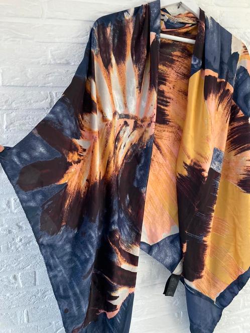Prachtige sjaal omslagdoek, Kleding | Dames, Blouses en Tunieken, Gedragen, Maat 46/48 (XL) of groter, Overige kleuren, Ophalen of Verzenden
