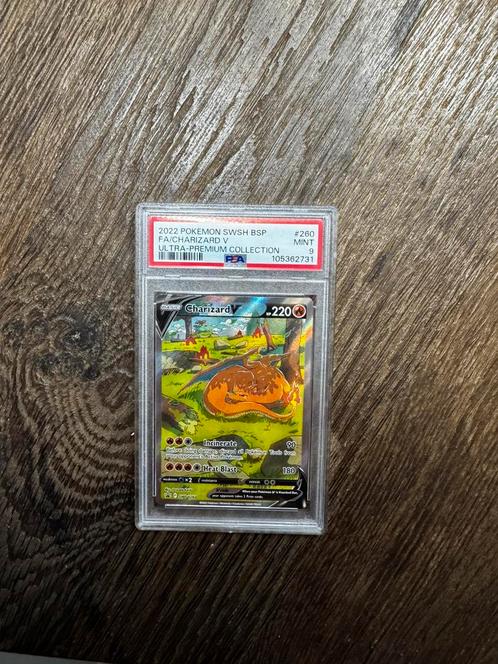 Charizard V - PSA 9 - Ultra-Premium Collection (2022), Hobby en Vrije tijd, Verzamelkaartspellen | Pokémon, Zo goed als nieuw
