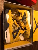 Gele Air Jordan 4 Retro - Maat 44, Kleding | Heren, Schoenen, Ophalen of Verzenden, Zo goed als nieuw, Overige kleuren, Sneakers of Gympen