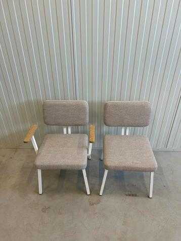 2 beige eetkamerstoelen - Scandinavisch Deens design beschikbaar voor biedingen