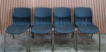 40 x Kunststof kuipstoelen grijs kantine horeca stoelen cafe beschikbaar voor biedingen