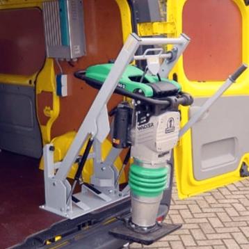 Wacker bomag Weber tilhulp stamper lift sleuvenstamper beschikbaar voor biedingen
