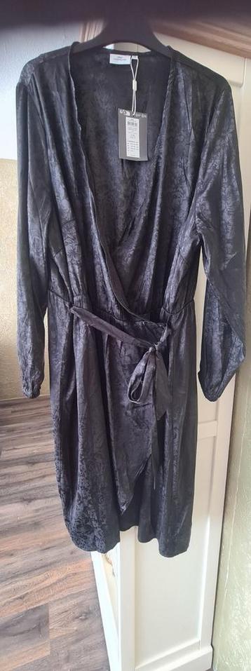 Only  carmakoma carmable wrap knee dress beschikbaar voor biedingen