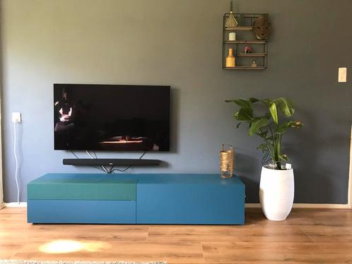 Design TV-meubel van Castelijn – Zeeblauw en Groene Accenten, Huis en Inrichting, Kasten | Televisiemeubels, Gebruikt, Minder dan 100 cm