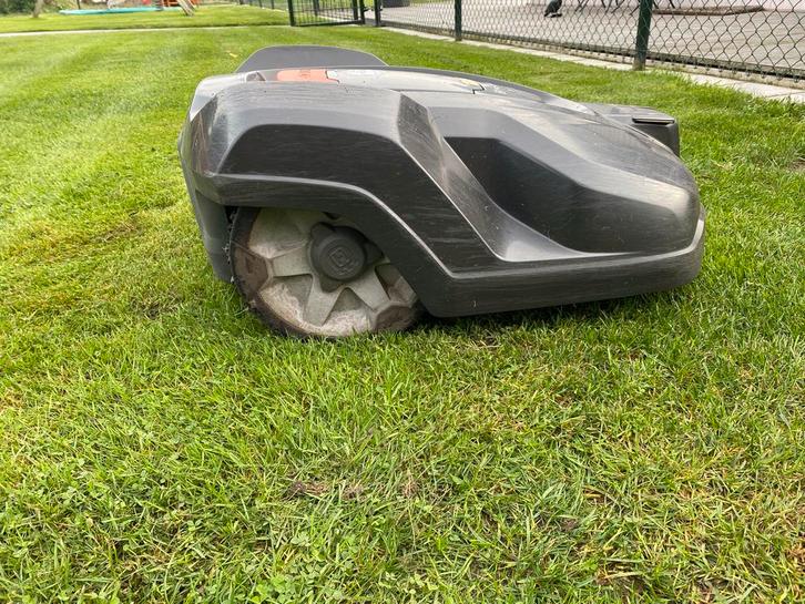 Husqvarna Automower 420 (2020) - Robotmaaier, Tuin en Terras, Robotmaaiers, Gebruikt, 20 tot 25 cm, Met regensensor, Ophalen