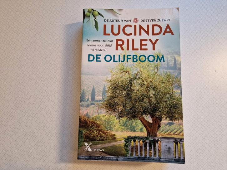 De Olijfboom - Lucinda Riley, Boeken, Romans, Gelezen, Nederland, Ophalen of Verzenden