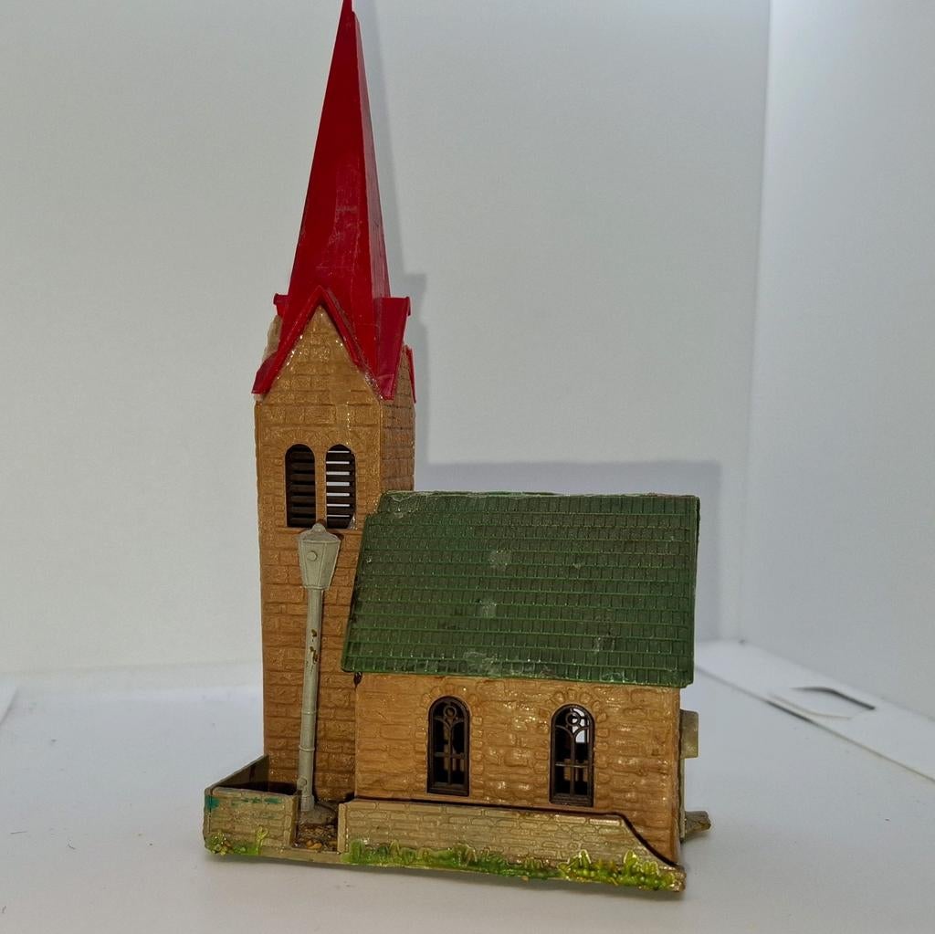 Kerk met punt toren in spoor n, Hobby en Vrije tijd, Modeltreinen | N-Spoor, Gebruikt, Gelijkstroom of Wisselstroom, Brug, Tunnel of Gebouw