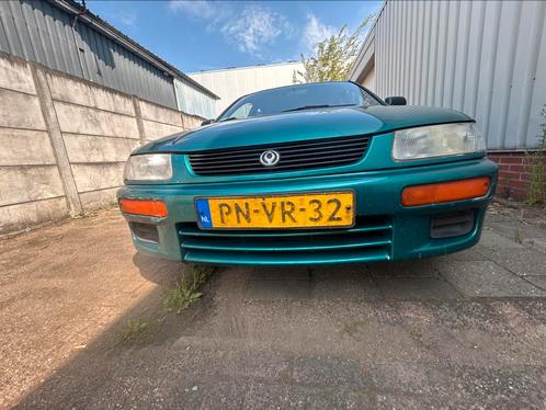Mazda 323 1.5 I SDN GLX AUT 1996 Groen, Auto's, Mazda, Bedrijf, Benzine, Sedan, Automaat, Origineel Nederlands, Groen, Ophalen