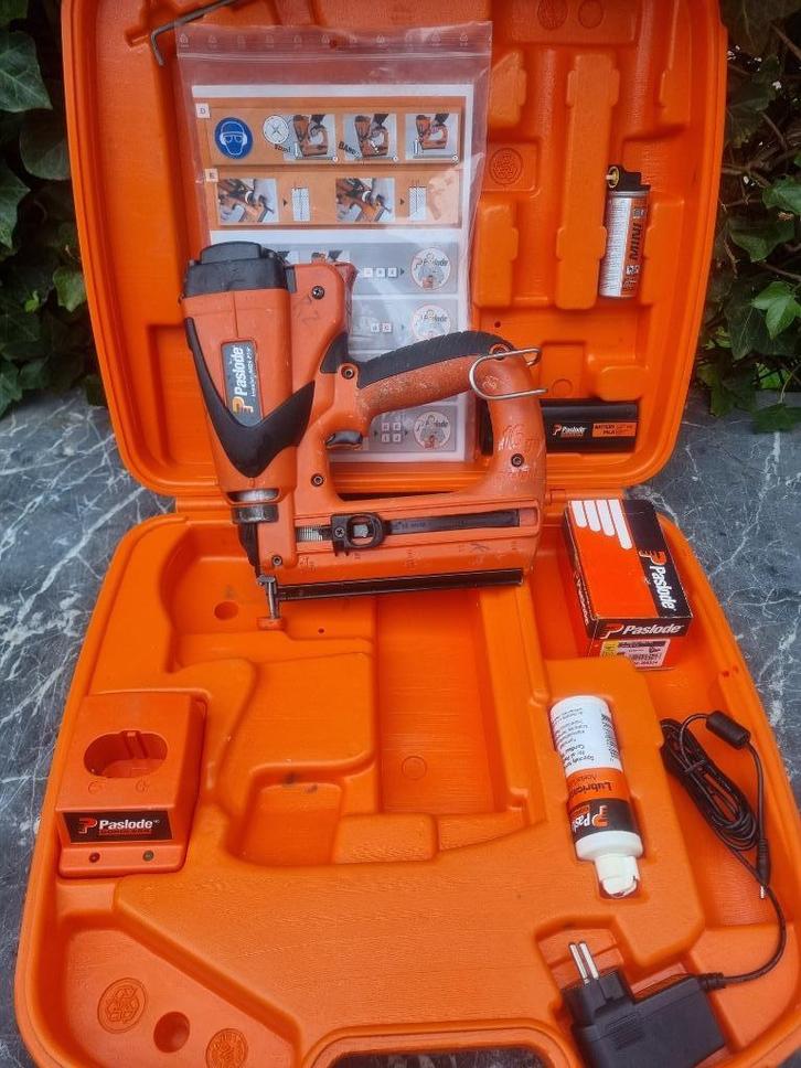 Paslode IM65 Accu Afwerktacker, Doe-het-zelf en Verbouw, Kozijnen en Schuifpuien, Zo goed als nieuw, Raamkozijn, Hout, 75 tot 150 cm