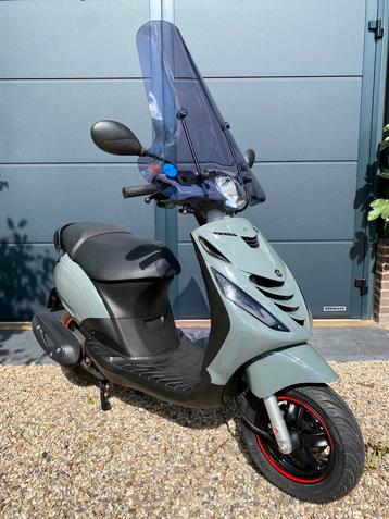 Piaggio Zip snor Nardo grey / 2020 / 1e eigenaar / garantie beschikbaar voor biedingen