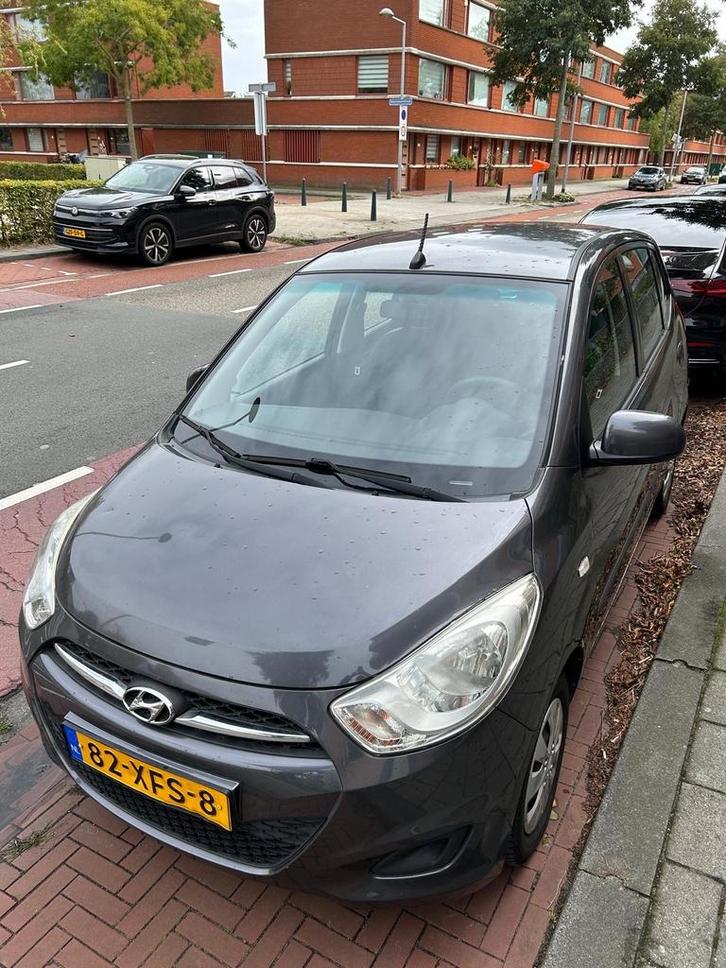Hyundai i10 1.1 I 5DR 2012 Grijs, Auto's, Hyundai, i10, Benzine, B, Hatchback, Handgeschakeld, Origineel Nederlands, Zilver of Grijs