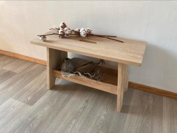 Mooi nieuw gemaakt EIKENHOUTEN bankje beschikbaar voor biedingen