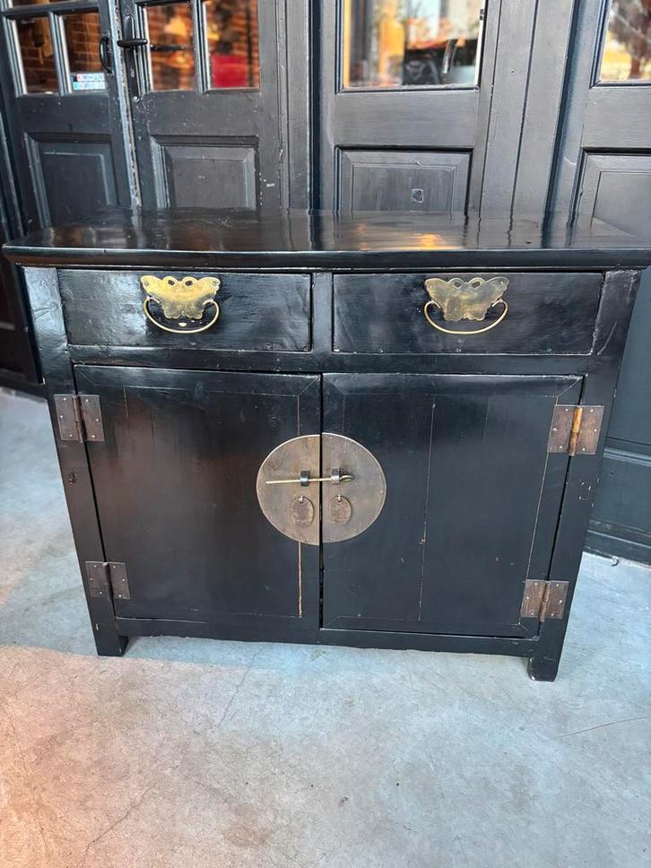 Vintage Zwarte Chinese Kast, Huis en Inrichting, Kasten | Dressoirs, Gebruikt, 50 tot 100 cm, 25 tot 50 cm, Met deur(en), Met plank(en)