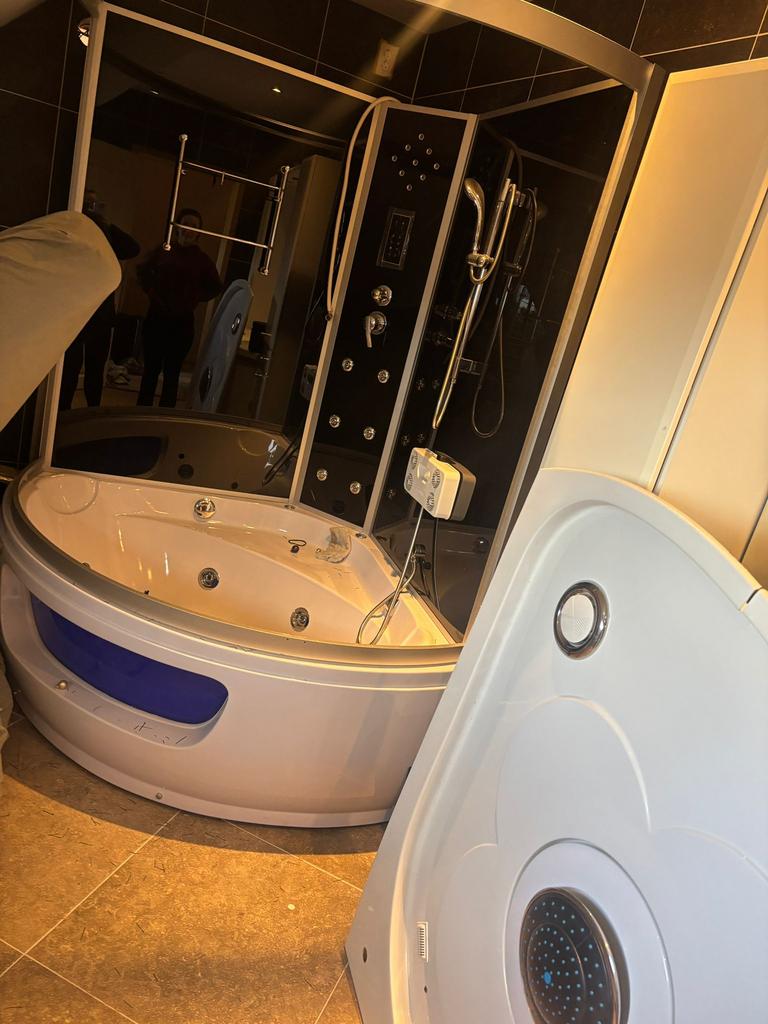 Luxe douche cabine 2 stuks met speakers etc, Huis en Inrichting, Ophalen, Zo goed als nieuw