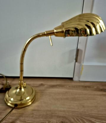 Vintage Hollywood Regency bureaulamp met schelpenkap beschikbaar voor biedingen