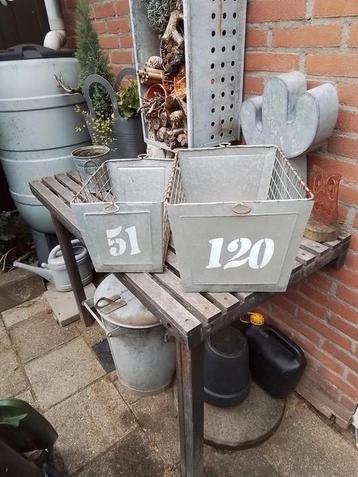 2 draadmanden/bakken beschikbaar voor biedingen