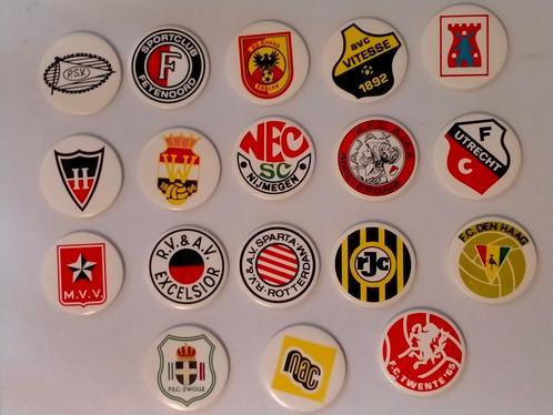 Eredivisie vintage badges set karton Haarlem NAC voetbal, Verzamelen, Sportartikelen en Voetbal, Gebruikt, Overige binnenlandse clubs