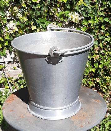 Aluminium vintage emmer BK ( Berk Kampen )  beschikbaar voor biedingen