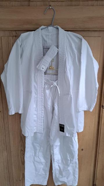 Judopak 140 met witte band 220cm beschikbaar voor biedingen