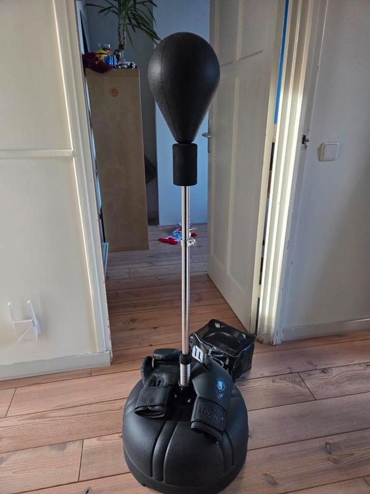 Complete boks set, Sport en Fitness, Boksen, Zo goed als nieuw, Bokshandschoenen, Ophalen of Verzenden