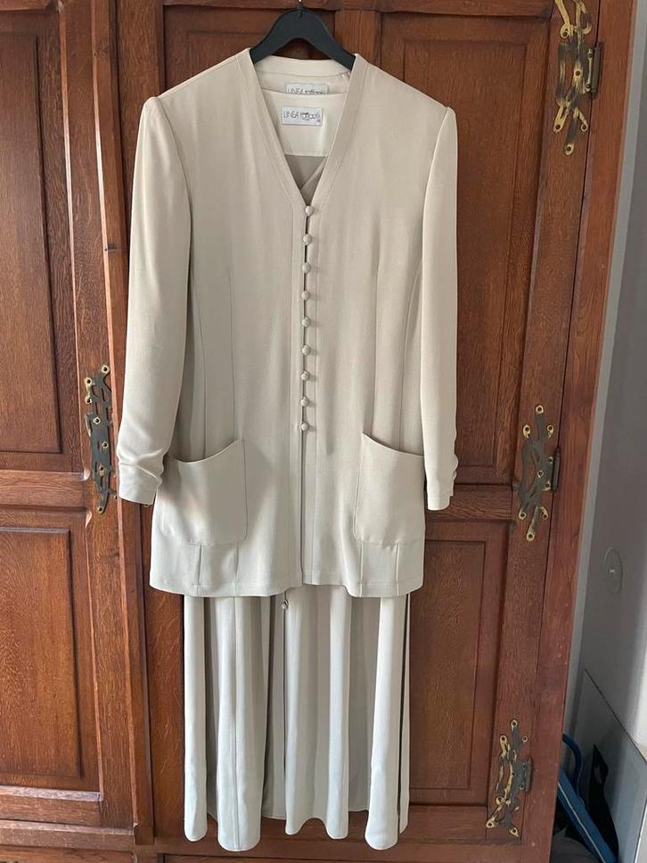 Beige 2-delige dames set - Linea Raffaelli maat  44, Kleding | Dames, Gelegenheidskleding, Zo goed als nieuw, Overige typen, Maat 42/44 (L)