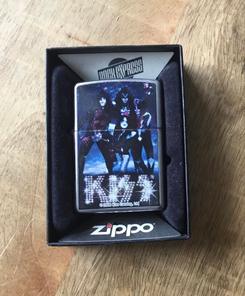 Zippo-Van Kiss - met benzine duurder, Ophalen of Verzenden, Zo goed als nieuw, Gebruiksvoorwerp