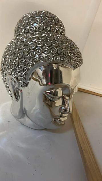 Zilveren buddha beschikbaar voor biedingen