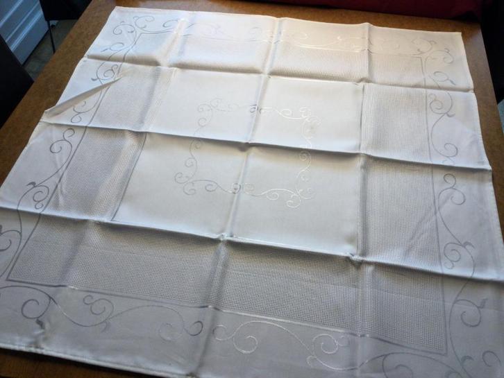 Tafelkleed / dekservet om zelf te borduren, Hobby en Vrije tijd, Borduren en Borduurmachines, Nieuw, Borduurpakket, Ophalen of Verzenden