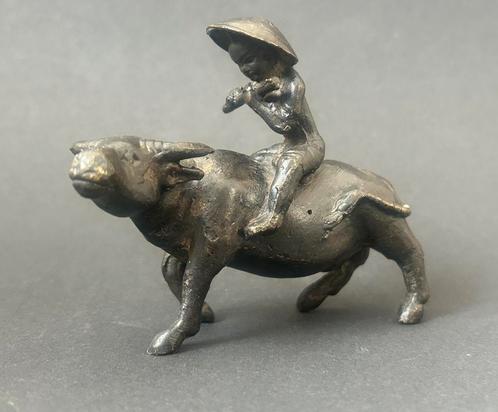 Brons Beeldje, Aziatische Fluitspeler op Waterbuffel, Antiek en Kunst, Antiek | Koper en Brons, Ophalen of Verzenden