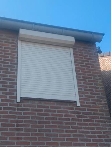 Rolluik creme kleur beschikbaar voor biedingen