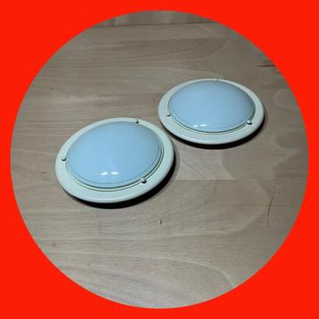 110.  Plafonniere Twee Stuks Diameter 31 cm  beschikbaar voor biedingen