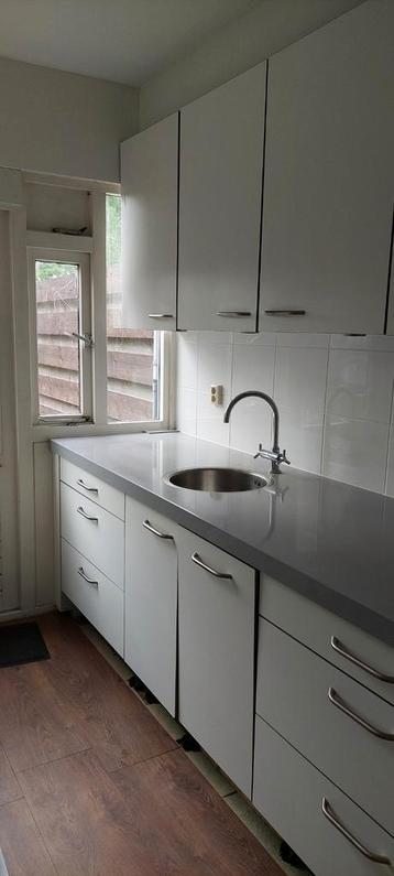 Wit/grijze keuken zelf demonteren kleine prijs beschikbaar voor biedingen