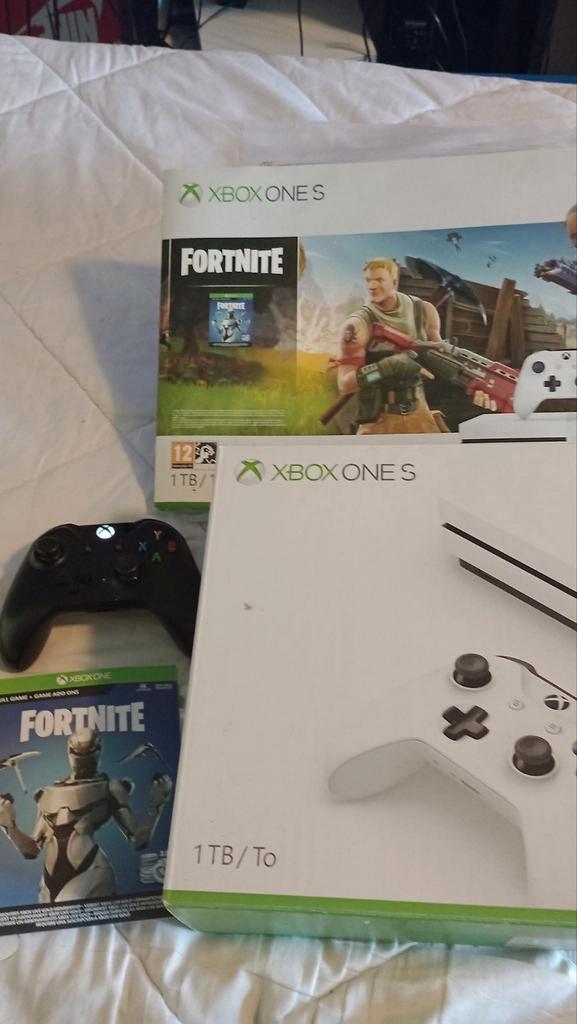 Xbox One s 1TB 2000 Fortnite munten, Spelcomputers en Games, Spelcomputers | Xbox One, Ophalen of Verzenden