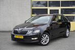 Skoda Octavia Combi 1.0 TSI Automaat! Ambition Business BJ20, Stof, Gebruikt, 116 pk, Zwart