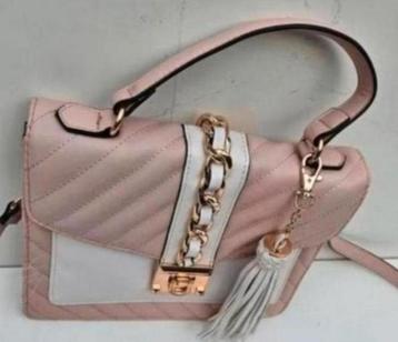 Roze Schoudertasje 22 x 16 cm als nieuw beschikbaar voor biedingen