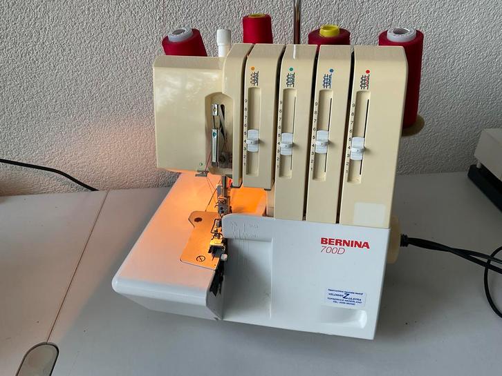 Bernina 700 D Lockmachine - Topstaat!, Hobby en Vrije tijd, Naaimachines en Toebehoren, Gebruikt, Lockmachine, Bernina, Ophalen of Verzenden