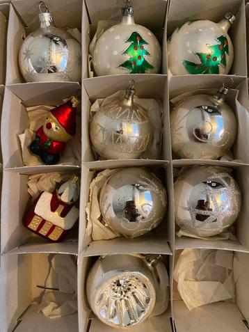 Oudere vintage kerstballen beschikbaar voor biedingen