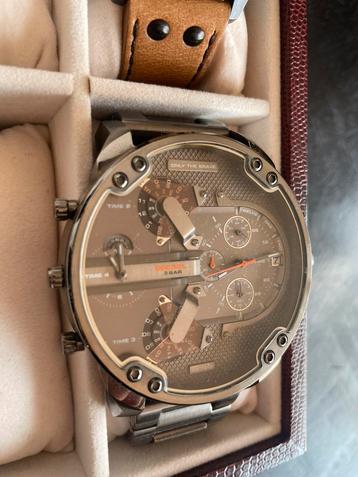 6 horloges van hoge kwaliteit inclusief opbergdoos beschikbaar voor biedingen