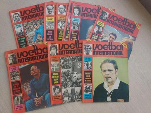 Diverse Voetbal Internationals te koop uit jaren 70, Verzamelen, Sportartikelen en Voetbal, Zo goed als nieuw, Boek of Tijdschrift