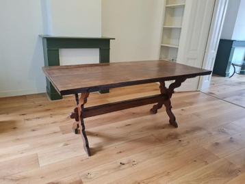 Eikenhouten eettafel  beschikbaar voor biedingen