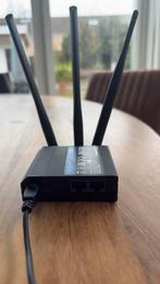 Teltonika Networks RUT240 Industriële 4G LTE-router, Computers en Software, Ophalen of Verzenden, Zo goed als nieuw, Router met modem