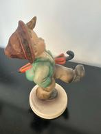 Goebel Hummel Beeldje - Wandelaar met Paraplu, Ophalen of Verzenden