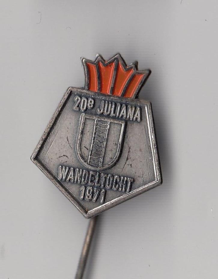 Juliana Wandeltocht 1971 speldje, Verzamelen, Speldjes, Pins en Buttons, Gebruikt, Speldje of Pin, Overige onderwerpen, Ophalen of Verzenden