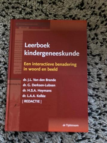Leerboek kindergeneeskunde een interactieve benadering  beschikbaar voor biedingen