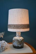 Toffe 70’s tafellamp vintage/retro met fat lava glazuur., Huis en Inrichting, Lampen | Tafellampen, Ophalen, Onbekend, Zo goed als nieuw