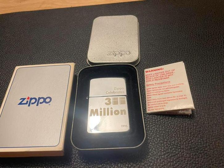 Nieuw Zippo-aansteker uit 1996 ; 300 miljoenste aansteker, Verzamelen, Rookartikelen, Aanstekers en Luciferdoosjes, Nieuw, Aansteker