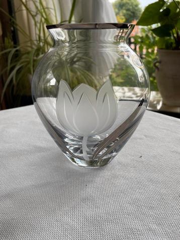 Boheemse Vaas met Tulp beschikbaar voor biedingen