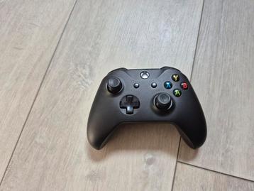 Xbox controller met lichte stickdrift  beschikbaar voor biedingen